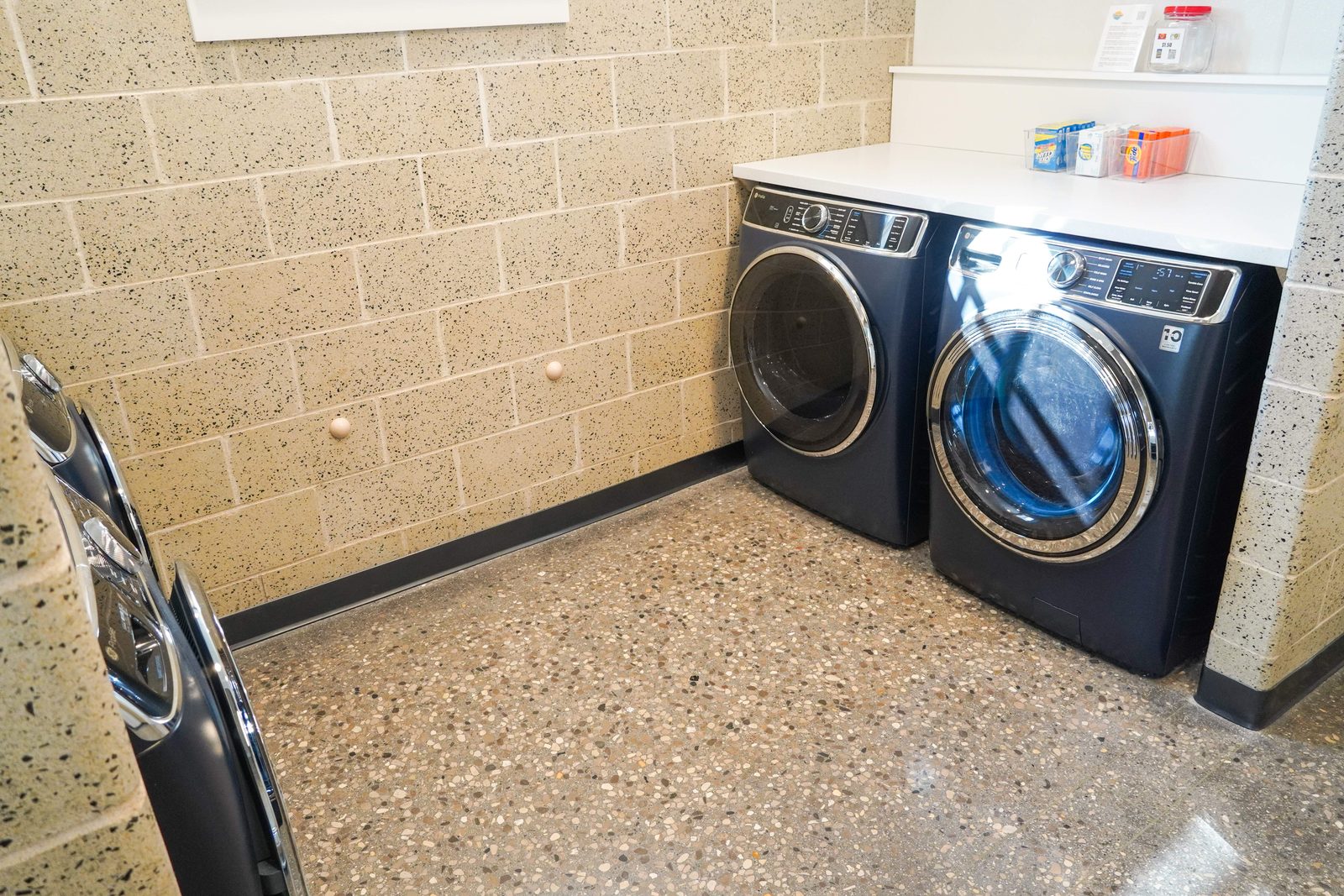 On-site laundry room with a washer and dryer for boaters.